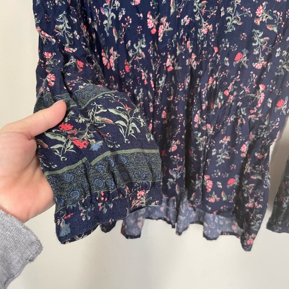 Lucky Brand L Navy Blue Floral v-neck Long Sleeve Top - Picture 3 of 7